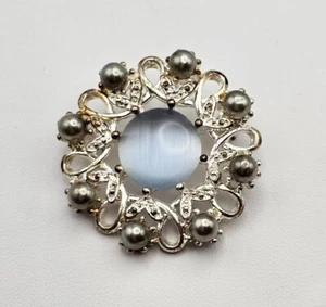 Moonstone Center Faux Pearls Silver Metal Gray Brooch Pin Stunning Vintage - Picture 1 of 2