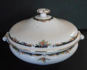 Wedgwood Osborne Covered Vegetable Bowl and Lid Serving Bowl England - R4699 - Picture 1 of 8