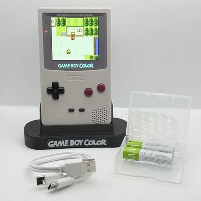 NINTENDO GAME BOY COLOR - IPS V3 - IN STILE CLASSIC + STAND + 2 BATTERIE USB-c - Immagine 1 di 4
