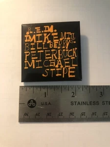 R.E.M.: Vintage GRÜN (Namen) 1989 Pinback Knopf; 2 Zoll x 2 Zoll; Top Zustand - Bild 1 von 1