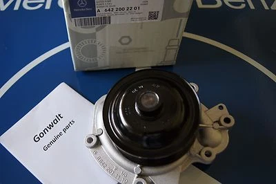 Bomba de agua Bluetech original Mercedes Benz ML350 GL350 diésel OE 6422002201 Foto 1 de 2