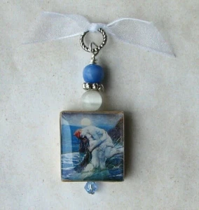 Viktorianische Meerjungfrau Anhänger Charm Vintage veränderte Kunst Bild Wasser umarmen Liebe  - Bild 1 von 1