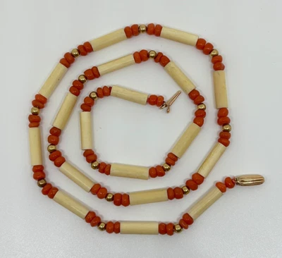 COLAR DE CONTAS REDONDO TUBULAR VINTAGE OURO 14K COM FECHO DE CONTAS SALMÃO E CREME CORAL #1 - Imagem 1 de 4