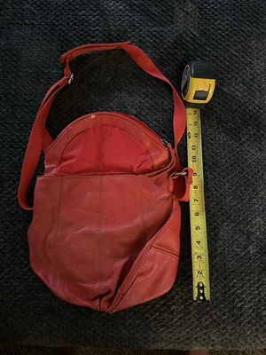 Bandolera plegable de cuero The Sak Deena en color rojo/naranja Foto 1 de 4