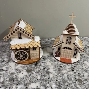 Ginger Cottages Holz Ornamente 3-D Mühle und Kirche 2 Stück - Bild 1 von 6