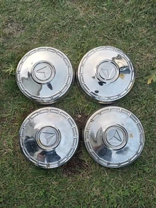 64 65 66 BARRACUDA VALIANT DOG DISH POVERTY HUB CAPS COMPLETE SET #2 - Bild 1 von 4