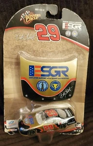 2004 Winners Circle #29 Bobby Labonte ESRG 1/64 Nascar Diecast - Picture 1 of 2