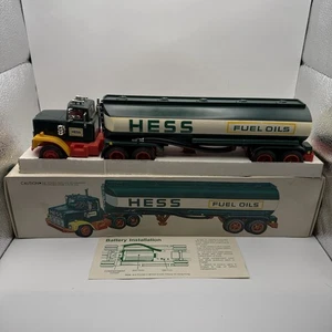 Camión de juguete Hess 1977 vintage gasolina combustible cisterna - ¡FUNCIONA! - Imagen 1 de 16