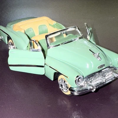 Franklin Mint Precision Model 1953 Buick Skylark 1/43 diecast scale model car - Image 1 of 4