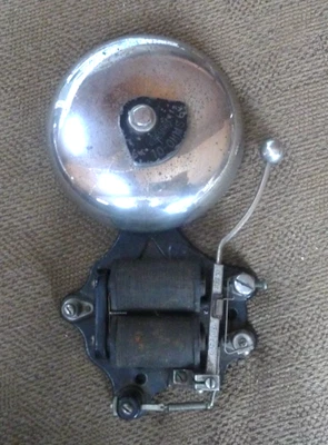 ВИНТАЖНЫЙ ЭЛЕКТРИЧЕСКИЙ БУДИЛЬНИК FARADAY модель 1037 - Изображение 1 из 4