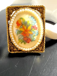 VTG SIGNED GOOSE SHELL DATED '75 GOLD TONE FAUX PEARL FLORAL IMAGE INSET BROOCH - Picture 1 of 3