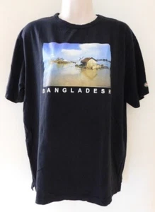 T-shirt grafica ""Bangladesh"" nera S/S taglia Med/Large - Foto 1 di 6