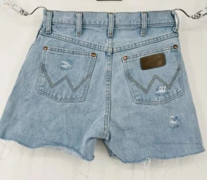 Wrangler Vintage Light Wash Women's Cut Off Jean Shorts Size 9 Blue Denim - Picture 1 of 8