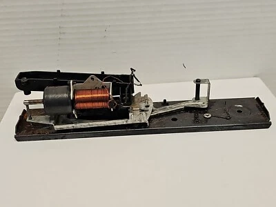 LIONEL 3662 OPERATING MILK CAR ( Mechanism On Frame ). ONLY  - Image 1 of 4