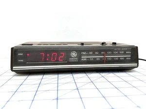 Radio reloj digital FM/AM General Electric GE con alarma modelo 7-4624B funciona muy bien - Imagen 1 de 11