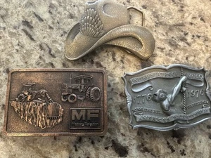 Lote de 3 hebillas de cinturón vintage Massey Ferguson. Sombrero de vaquero y 1776 - Imagen 1 de 7