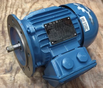 WEG 0.37KW 4 POLE 1400RPM 3 PHASE 50HZ 71 FRAME B5 FLANGE MOUNTED  - Image 1 of 4