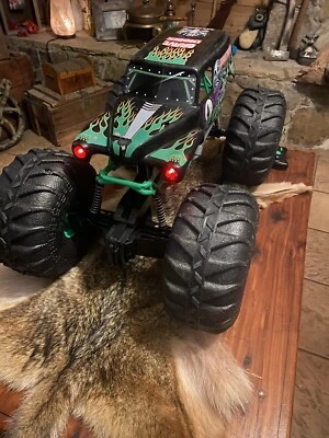 Monster Jam 6046198 1:6 Scale Remote Control Monster Truck with Lights -... - Image 1 of 4