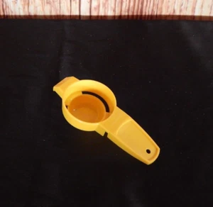 Vintage Tupperware gelber Ei-Trenner #779 Dotter Gadget Party Give-Away EUC - Bild 1 von 2