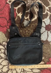 Adidas Crossbody Sling Bag schwarz NEU ohne Etikett - Bild 1 von 4