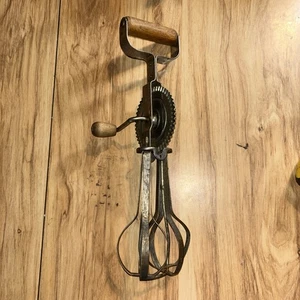 Frullatore a mano sbattitore uova vintage manico legno made in USA utensile cucina - Foto 1 di 7