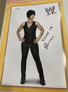 Póster firmado autografiado por Vickie Guerrero WWE "Excuse Me" 11"x17" con certificado de autenticidad - Imagen 1 de 3