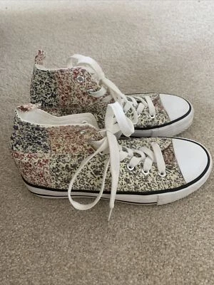 Women’s Primark Hi Top Ditsy Floral Trainers Plimsolls Uk Size 4 - Image 1 of 4