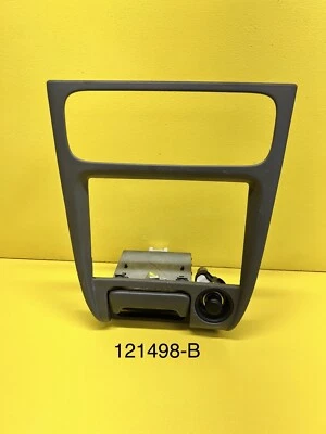 Painel de instrumentos Toyota Corolla 1998 - 2002 moldura inferior acabamento de rádio com bandeja de cinzas - Imagem 1 de 4