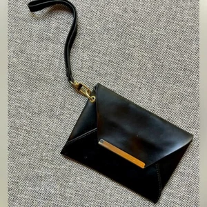 ✨ BCBG MAXAZRIA Wristlet / Clutch ✨ - Picture 1 of 8