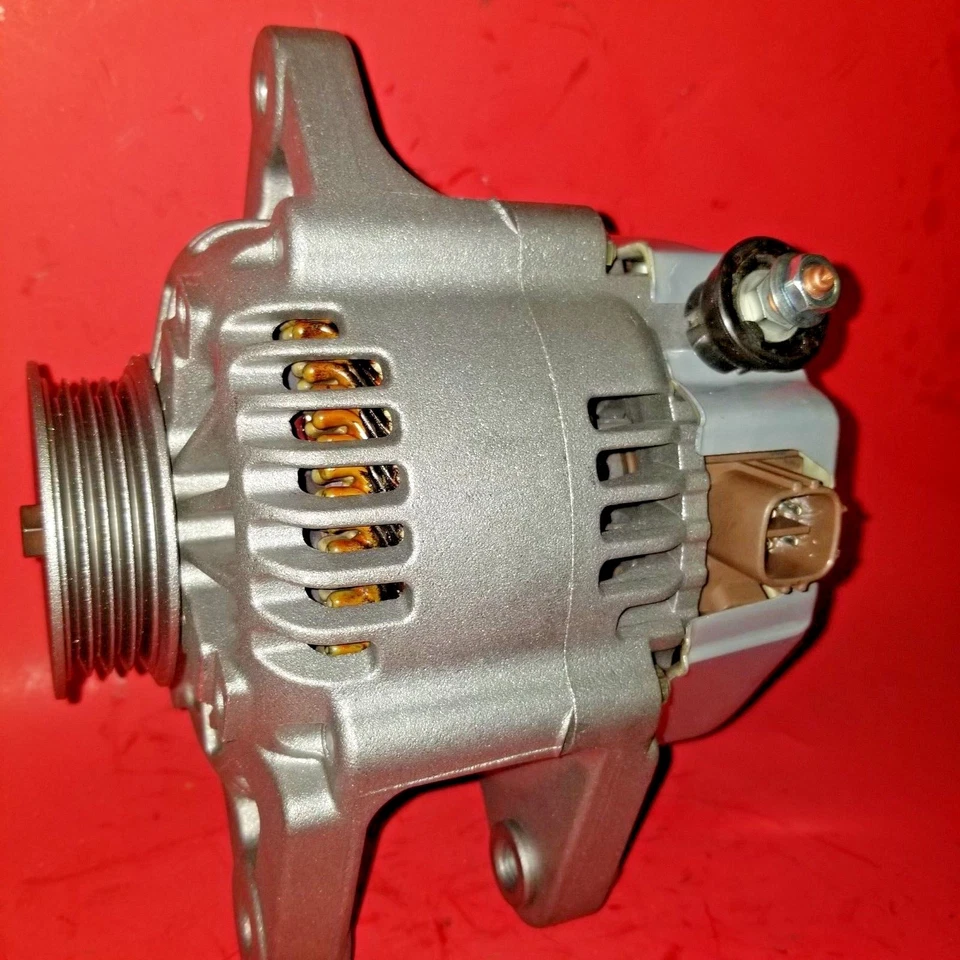 Alternador Toyota Yaris 2010 a 2013 motor L4/1,5L 80 amperios 1 año de garantía Foto 1 de 4