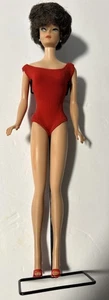 1962 Midge Barbie Puppe BubbleCut brünett rot Badeanzug Heels Ständer #850 Mattel - Bild 1 von 19