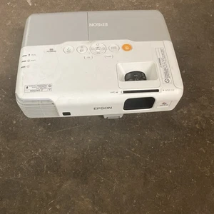 Epson H382A PowerLite 93 Tri-LCD-Projektor - 391 Lampenstunden & Fernbedienung - Bild 1 von 5