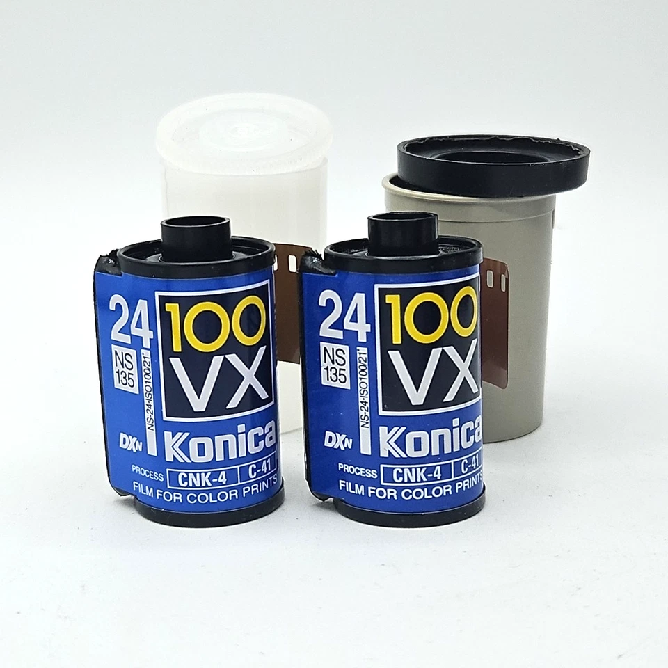 Lote de dos rollos de película de 35 mm caducados nuevo stock antiguo Konica VX 100 ISO velocidad Foto 1 de 1