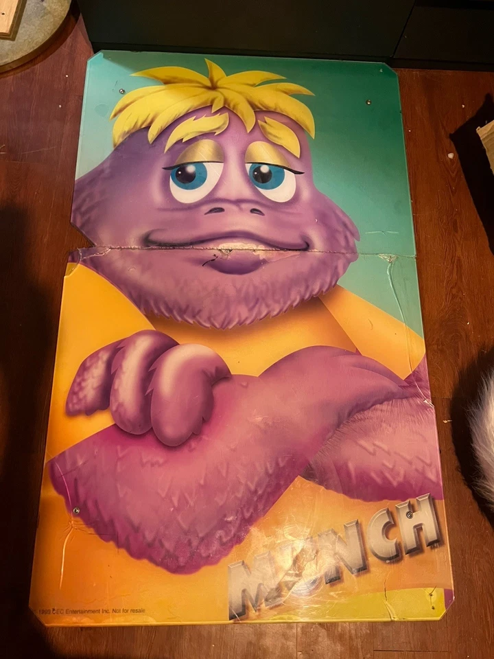 Póster de Chuck E. Cheese Cut In Half Munch Foto 1 de 1