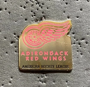 Adirondack Red Wings AHL Hockey Pin - Bild 1 von 2
