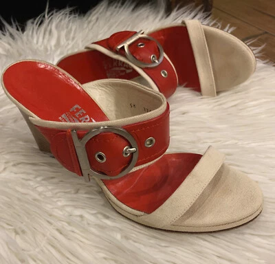 Hermosas Sandalias Ferragamo Logo Deslizables Cuero Rojo con Tacones Ribete Crema Talla 6.5 C Foto 1 de 4