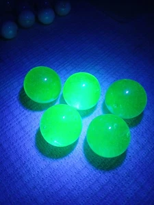 5 pc Burmese Glass 1" Shooter Marbles UV Uranium Vaseline Glow Green Blacklight - Picture 1 of 4
