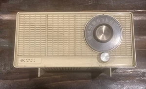 Vintage Mid Century General Electric GE AM Radio T-1110A Beige - Picture 1 of 8