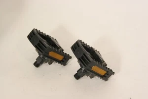 Wellgo Folding BICYCLE PEDALS 9/16" Resin/Alloy With Reflectors FP3 - Picture 1 of 2
