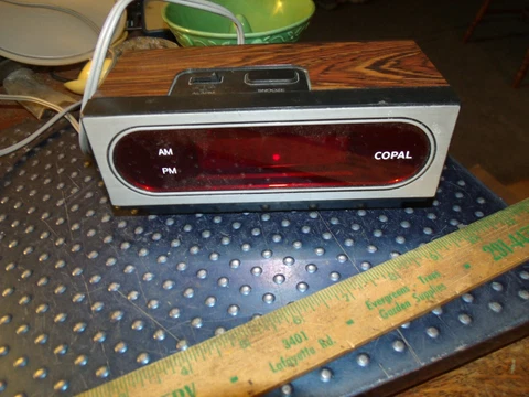 Vintage Style Wood Grain Space Age Copal Clock Radio LG-710 Made in Singapore Cover