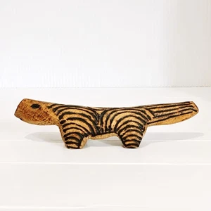 Australian Aboriginal Carved Wooden Animal Handmade Pokerwork Mammal Burnt Wood - Foto 1 di 12