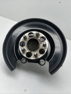 2016-22 TOYOTA PRIUS REAR LEFT SIDE SPINDLE KNUCKLE HUB OEM Foto 1 de 4