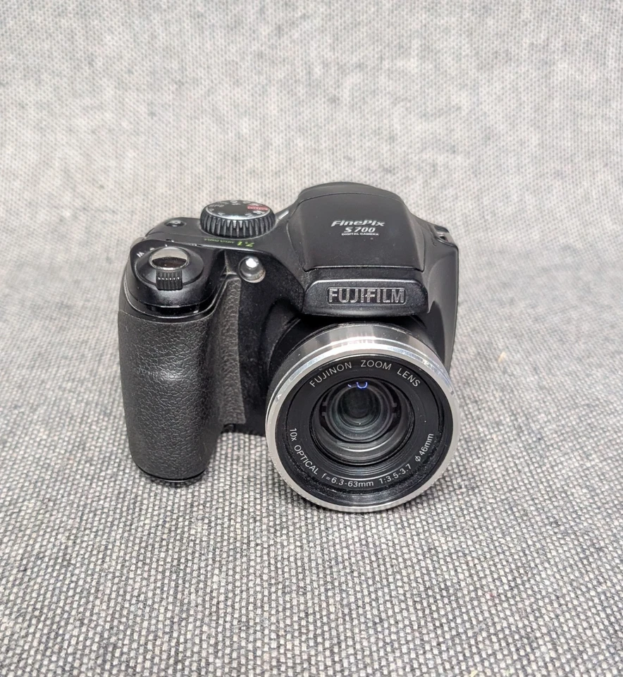 Fujifilm FinePix S700 10x Optical Zoom 7.1 Mega Pixel Digital Camera TESTED - Image 1 of 4