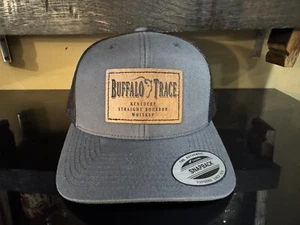 Sombrero de camionero Buffalo Trace inspirado en el whisky bourbon Snapback - Regalos para él - Imagen 1 de 4