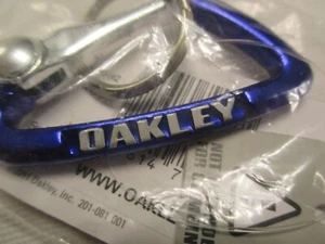 OAKLEY CARABINER SPECTRUM BLUE W SILVER SMALL OAKLEY RARE KEY CHAIN LIMITED GOLF - Picture 1 of 5