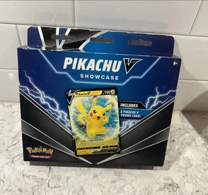 Pokemon Pikachu Showcase 2022 incluye 1 tarjeta promocional de Pikachu y 3 paquetes de refuerzo - Imagen 1 de 4