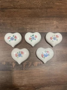 Juego de 5 corazones de flores de porcelana pintados a mano Homco de colección Lasting Products Inc - Imagen 1 de 4