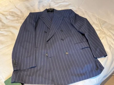 An Austin Reed pure new wool in a blue with stripe - Image 1 of 4