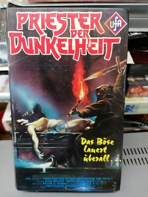 VHS Rarität: PRIESTER DER DUNKELHEIT (1972) UFA HARTBOX - Bild 1 von 2