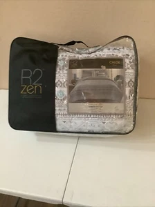 R2 Zen grey mint white floral 5 pc quilt set with 2 decorated pillows - Picture 1 of 3